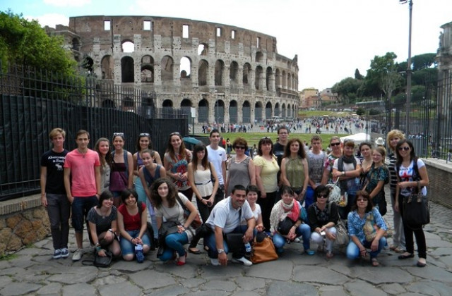 Свързващи класни стаи с обучение за млади лидери в Рим