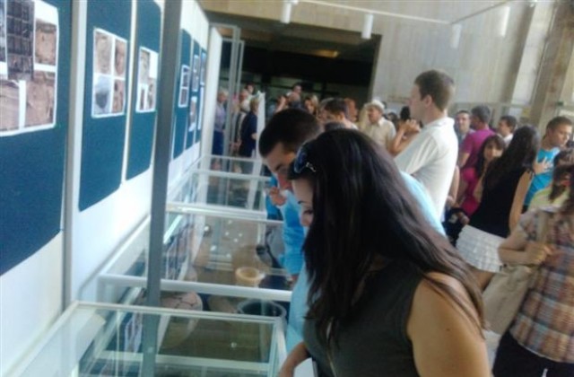 Показаха археологическите находки, намерени по новото трасе на АМ Хемус