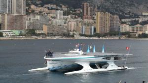 Слънчев кораб акостира в Ню Йорк