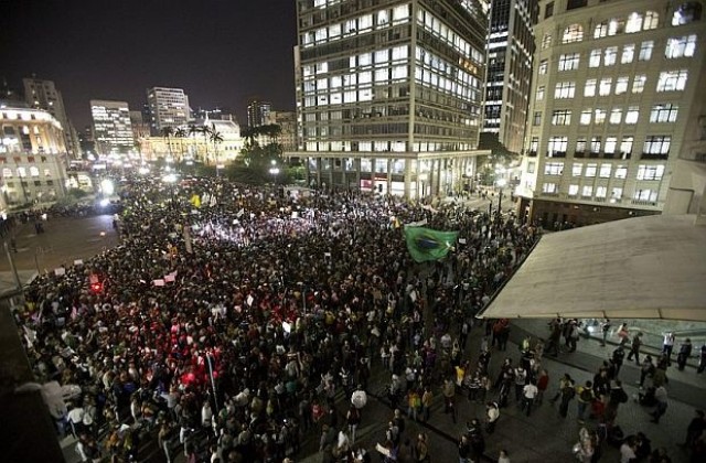 Десетки хиляди бразилци излязоха на пореден протест в Сао Пауло