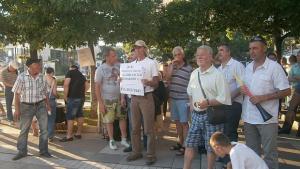 Жега топи протестите