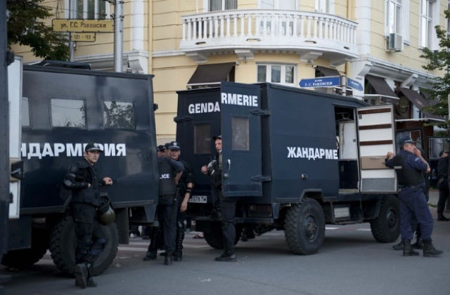 Полицията спря младежи, тръгнали към централата на „Атака