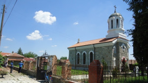 Обновяват три храма в Стралджанско