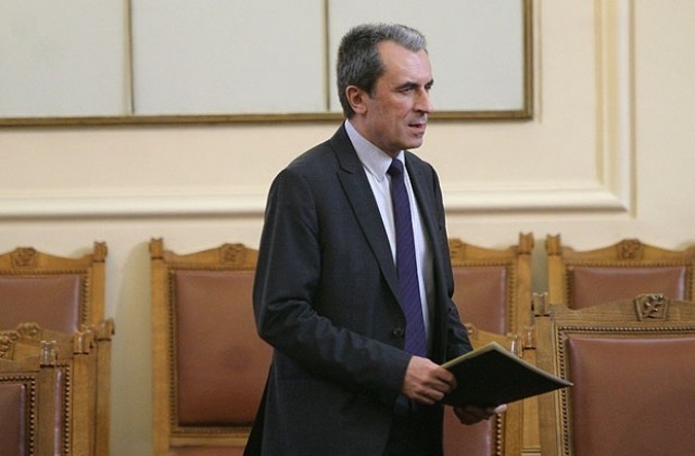 Орешарски ще уволнява всеки, за когото се появи съмнение