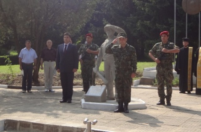 Откриха войнишки паметник в Русе