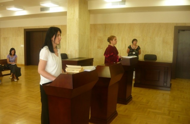 Решават до месец делото за референдума