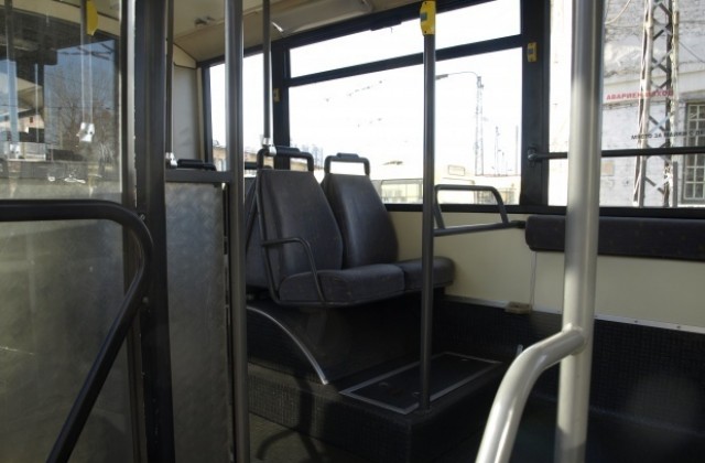 Допълнителни автобуси за Черешова Задушница в Казанлък