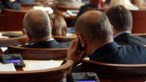 Депутатите подкрепиха мерките на правителството за ребалансиране на енергетиката