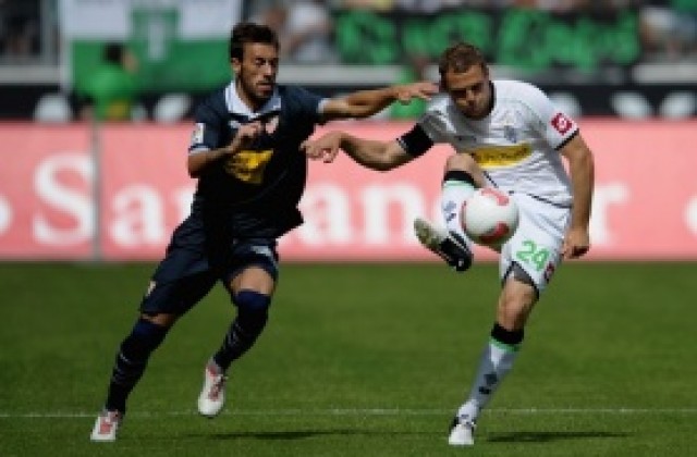 Астън Вила продължава с трансферите