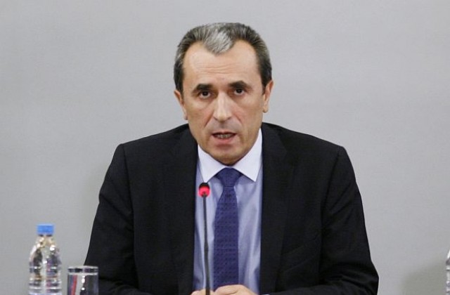 Българи в Брюксел посрещнаха Орешарски с викове: Оставка!