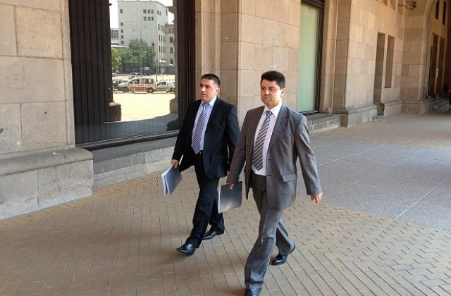 И ГЕРБ поискаха КС да се произнесе по казуса „Пеевски