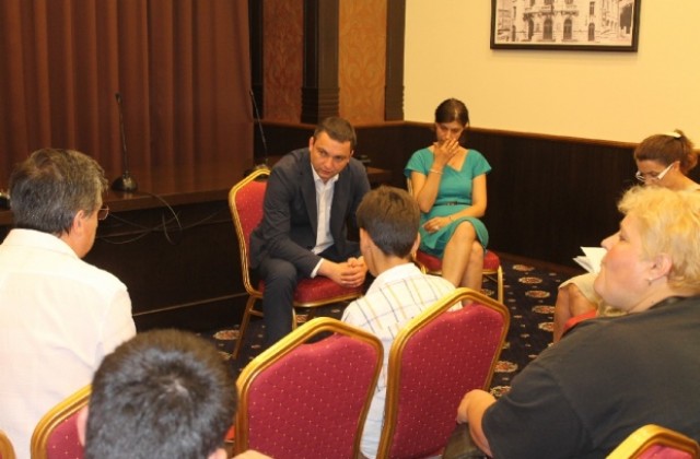 Иван Портних с ангажимент към приемните семейства