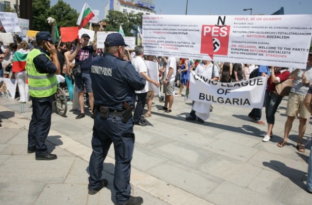 Едва 500 души се включиха в инициативата „Окупирай НДК”