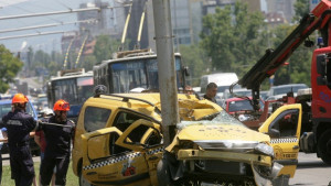 Такси се вряза в стълб на Цариградско шосе шофьорът загина