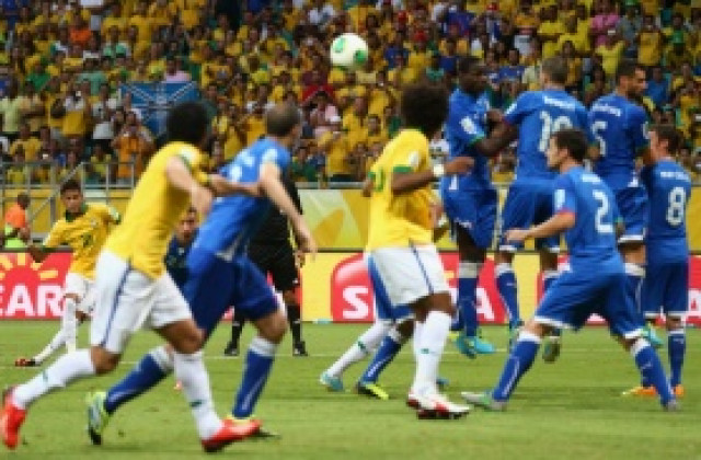 ВИДЕО: Звездите на Бразилия се оказаха по-добри от италианските