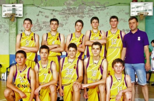 14- годишните баскетболисти на Етър- 49 са полуфиналисти на Държавното първенство