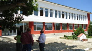 Подновиха читалищната сграда в Иречеково