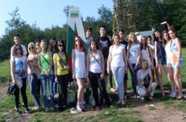 Ученици от еко-клубове в СОУЕЕ приключиха дейността си с екскурзия