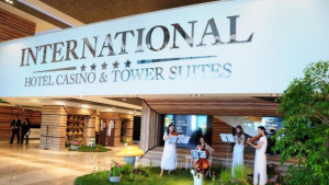 Символът на Златни пясъци хотел Интернационал се завърна на сцената