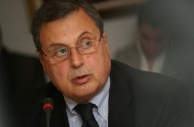 Данев: Протестът ще припознае Орешарски, ако се освободи от политическите лица в кабинета