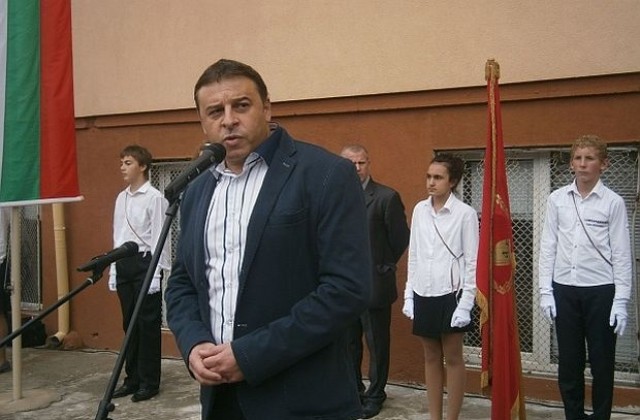 Камбитов прави първа копка на спортна зала