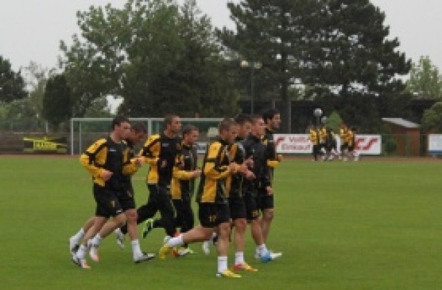 Ботев поднови тренировки под дъжда в Австрия