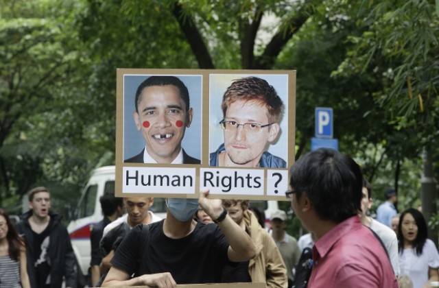 Над 100 000 се подписаха в петиция за помилването на Едуард Сноудън