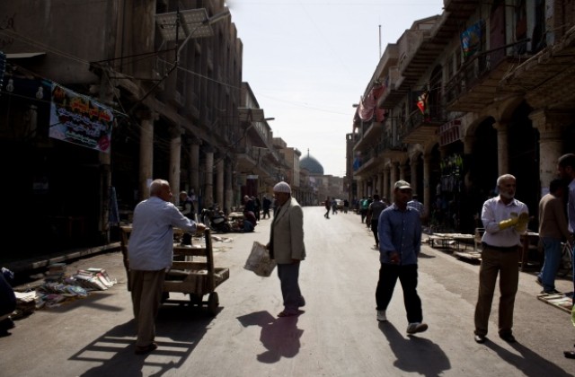 Поне 15 души загинаха при серия от атентати в Ирак