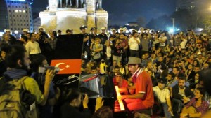 История за един роял на Таксим или как музиката спира