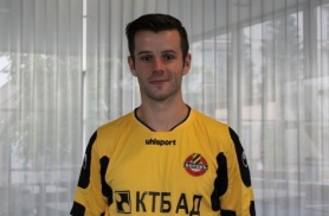 Елведин Джинич е футболист на Ботев