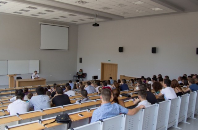 Стажове в общинската администрация поискаха студентите от Чавдар Трифонов