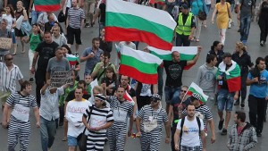 Протестиращите канят На кафе пред парламента