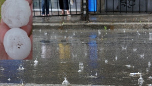 Валежи се очакват в централна България в Трявна падна град