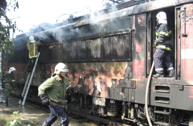 Локомотив изгоря тази сутрин