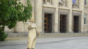 Вълшебница омагьоса хората в центъра на Русе