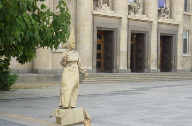 Вълшебница омагьоса хората в центъра на Русе