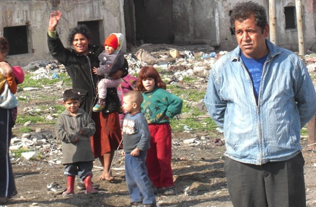 Ромите съставляват 9.94 процента от населението в България