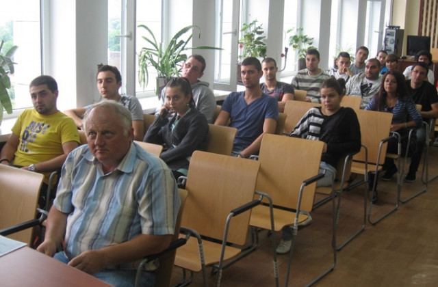 Бъдещи висшисти отново на лятната студентска бригада в Мездра