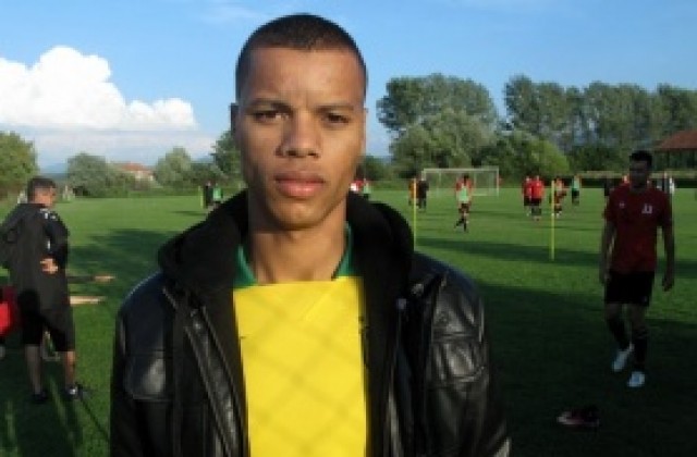 Бразилецът Габриел до Кармо пристигна без багаж на проби в Локо Пд