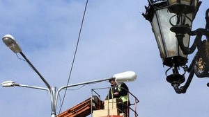 Подменят счупени осветителни тела в Благоевград