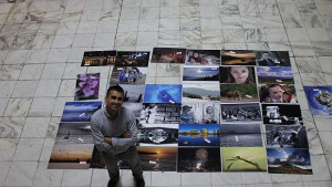 Фотографии във фоайето на Общината
