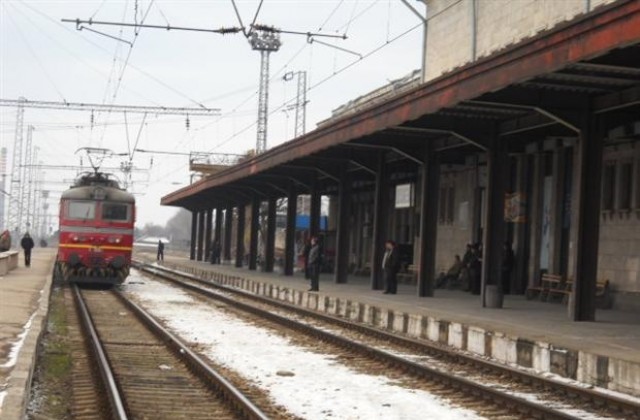 Горя локомотив на пътническия влак Шумен-Варна, няма пострадали