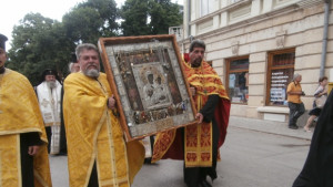 Чудотворна икона на Богородица посрещнаха в Силистра