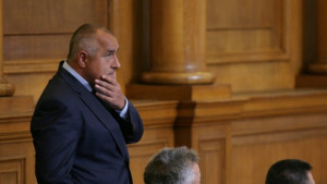 Борисов Парламентът е така обсаден че и да иска човек