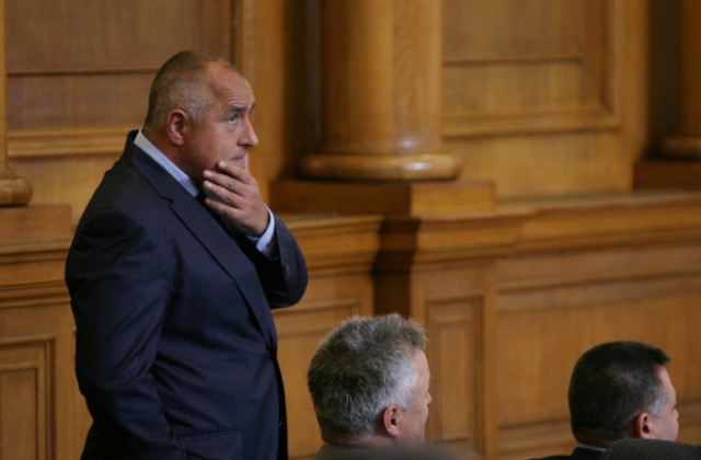 Борисов: Парламентът е така обсаден, че и да иска човек, няма как да се върне