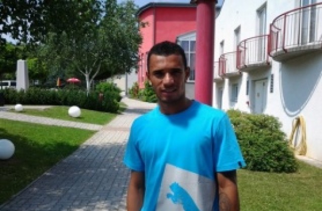 Рамон Лопес аут до две седмици, движи с шина на крака