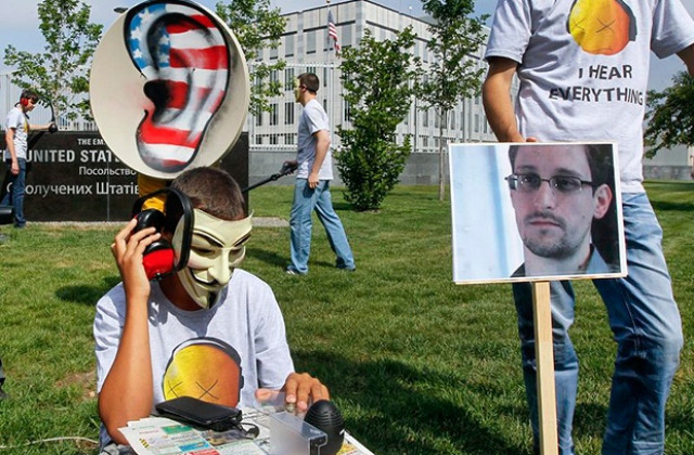 Сноудън би се върнал в САЩ при някои условия, твърди баща му