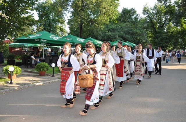 Посрещнаха участниците във фестивала „Танци край Дунава”