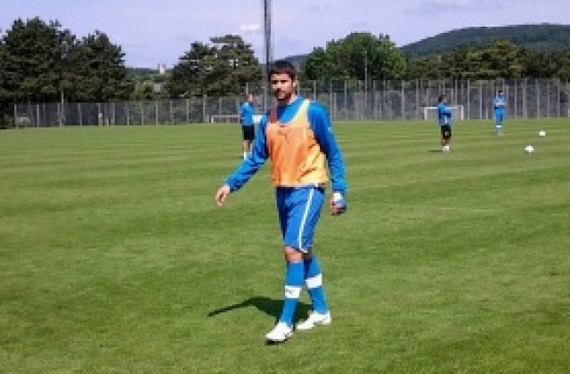 Цветан Генков почва срещу Амкар, Митов пази част от титулярите