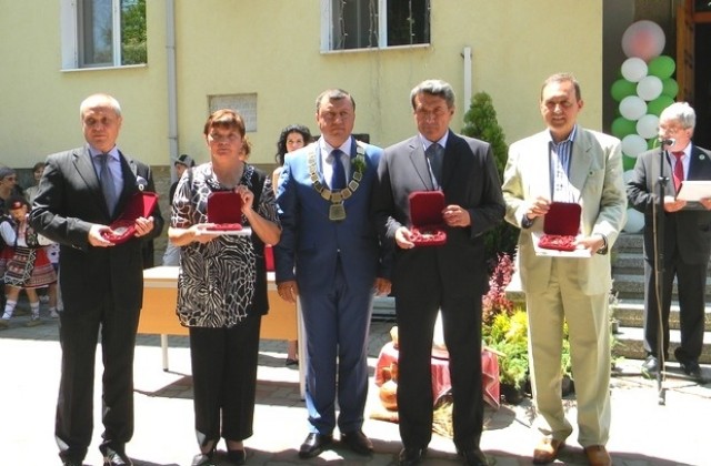 Павликени с четирима нови почетни граждани